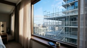 Comment jai réagi quand mon hôtel était en travaux le matin